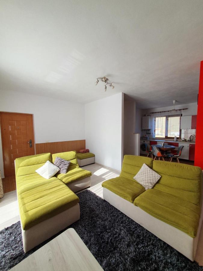 Apartament La Casa In Curte Comuna Apartment Codlea Bagian luar foto