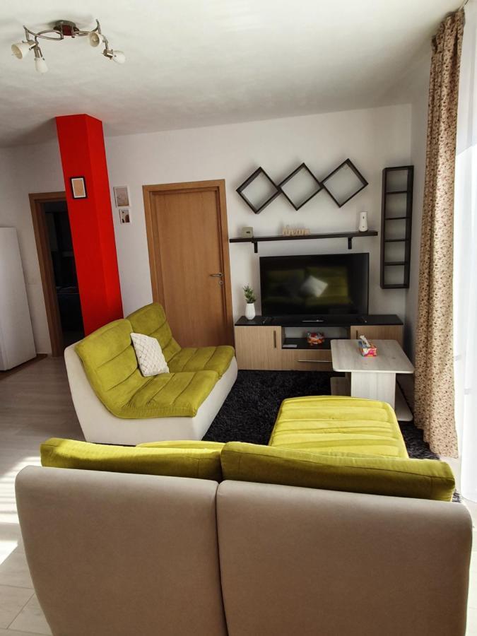 Apartament La Casa In Curte Comuna Apartment Codlea Bagian luar foto