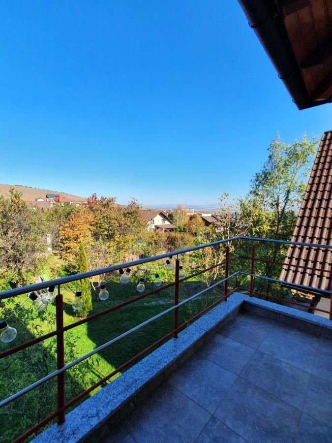 Apartament La Casa In Curte Comuna Apartment Codlea Bagian luar foto
